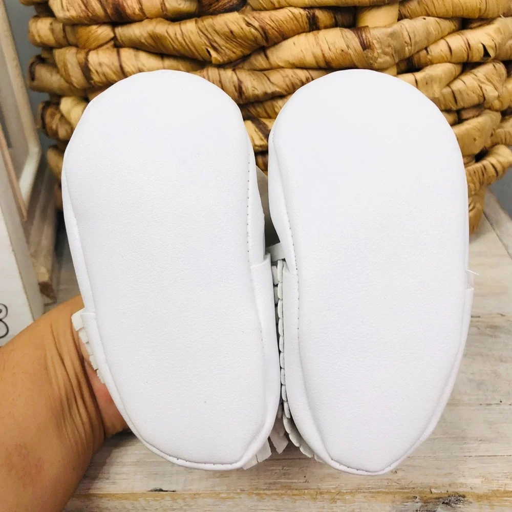 NEW BABY WHITE BOW MOCCASINS
